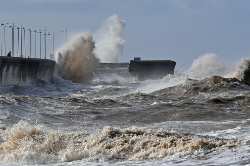 Storm Goretti 'violent' 90mph winds spark red weather warning with lives and buildings at risk