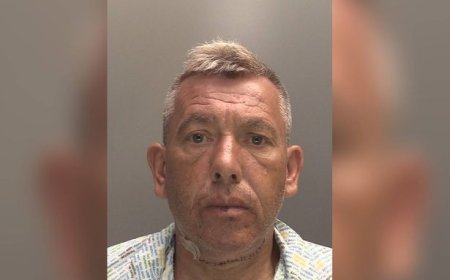 Man Stabbed Himself in the Neck Outside Police Station After Messages Were Uncovered